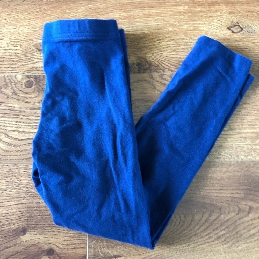Old Navy navy built-in tough leggings in size S (6-7)